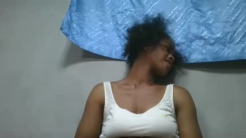 Snapshot of elodie228680 chatting on 05-11-26, 03:07 elodie228680 online show from 05-11-26, 03:07