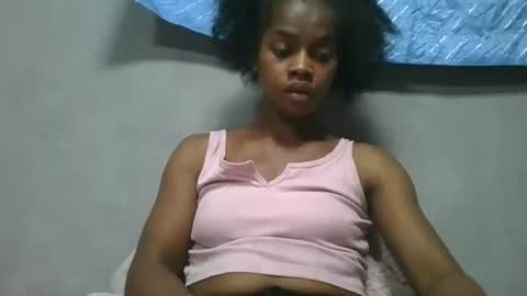 Snapshot of elodie228680 chatting on 05-12-26, 06:27 elodie228680 online show from 05-12-26, 06:27