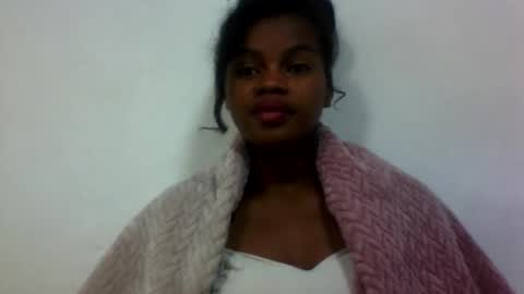 Snapshot of elodie228680 chatting on 06-10-26, 06:40 elodie228680 online show from 06-10-26, 06:40