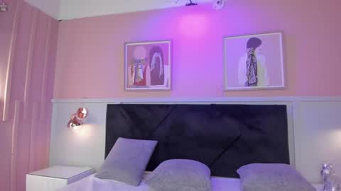 Snapshot of elodie_walker chatting on 07-01-26, 11:34 Elodie online show from 07-01-26, 11:34
