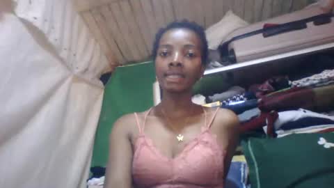 Snapshot of elodynarcisse chatting on 12-14-25, 08:41 elodynarcisse online show from 12-14-25, 08:41