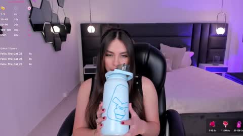 Snapshot of eloisaolivero chatting on 02-24-25, 05:42 ELOISA OLIVERO online show from 02-24-25, 05:42