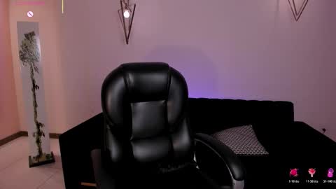 ELOISA OLIVERO online show from 11-25-25, 07:47