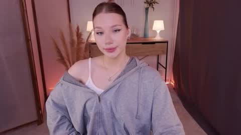  ELOISE  ALICE   online show from 09-19-25, 05:02