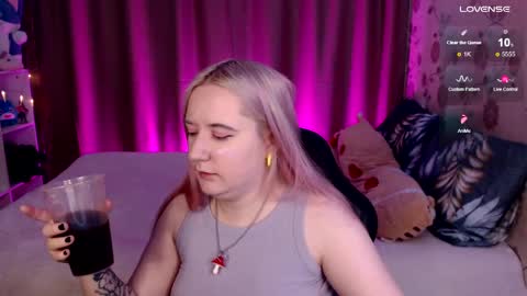 Snapshot of elovinora chatting on 12-17-24, 08:10 Ela give me a thumbs up if you like it and this is important for the development of the account online show from 12-17-24, 08:10