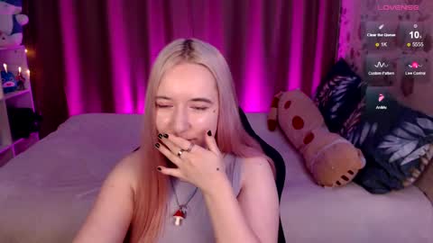 Snapshot of elovinora chatting on 12-18-24, 06:57 Ela give me a thumbs up if you like it and this is important for the development of the account online show from 12-18-24, 06:57