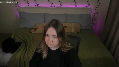 Snapshot of elovinora chatting on 02-25-26, 06:39 Ela give me a thumbs up if you like it and this is important for the development of the account online show from 02-25-26, 06:39