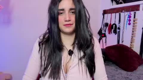 elowen_halley1 online show from 04-15-26, 07:32