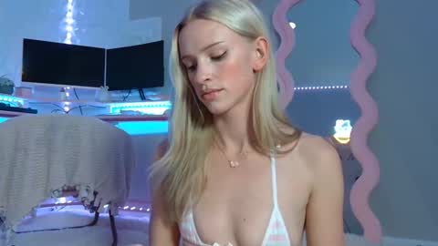 Snapshot of elsa_may chatting on 01-15-26, 02:16 elsa_may online show from 01-15-26, 02:16