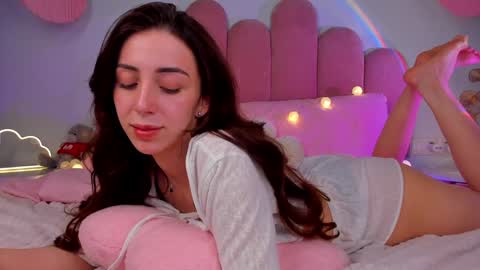 Snapshot of elsa_xo chatting on 02-08-25, 02:47 Michelle online show from 02-08-25, 02:47