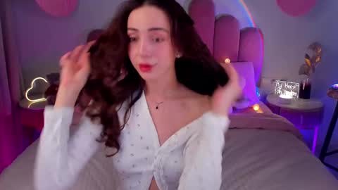 Snapshot of elsa_xo chatting on 02-12-25, 08:18 Michelle online show from 02-12-25, 08:18