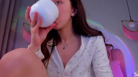 Snapshot of elsa_xo chatting on 02-12-25, 11:20 Michelle online show from 02-12-25, 11:20