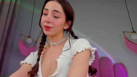 Snapshot of elsa_xo chatting on 02-23-25, 11:04 Michelle online show from 02-23-25, 11:04