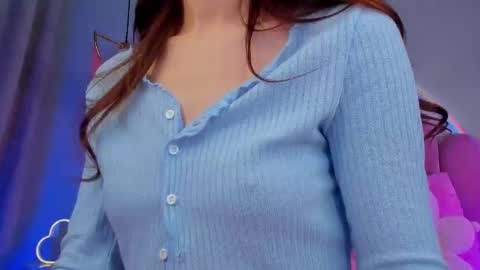 Snapshot of elsa_xo chatting on 02-25-25, 11:33 Michelle online show from 02-25-25, 11:33