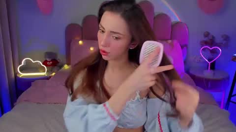 Snapshot of elsa_xo chatting on 02-27-25, 08:20 Michelle online show from 02-27-25, 08:20