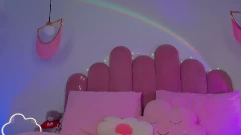 Snapshot of elsa_xo chatting on 03-06-25, 11:31 Michelle online show from 03-06-25, 11:31