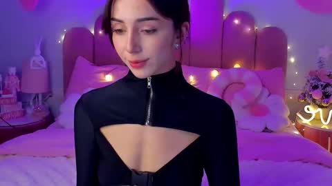 Snapshot of elsa_xo chatting on 12-14-25, 07:51 Michelle online show from 12-14-25, 07:51