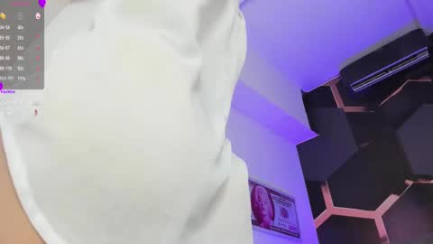 Elsa online show from 10-07-25, 03:04