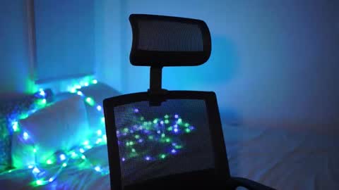 Elsa Thora online show from 11-28-25, 08:33