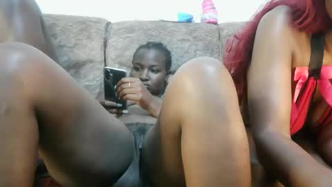 Snapshot of elsie02 chatting on 11-13-25, 09:19 elsie02 online show from 11-13-25, 09:19