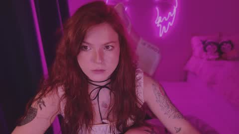 Snapshot of elsie_ginger chatting on 12-10-24, 01:22 Elsie online show from 12-10-24, 01:22