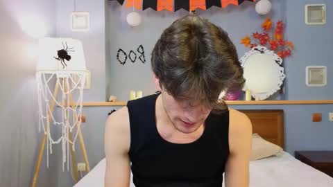 Snapshot of elvano_et chatting on 10-29-25, 08:16 Elvano online show from 10-29-25, 08:16