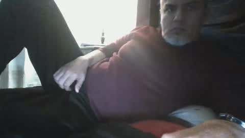 Snapshot of elvecinoequipadote chatting on 01-12-26, 03:50 Peter spidy online show from 01-12-26, 03:50