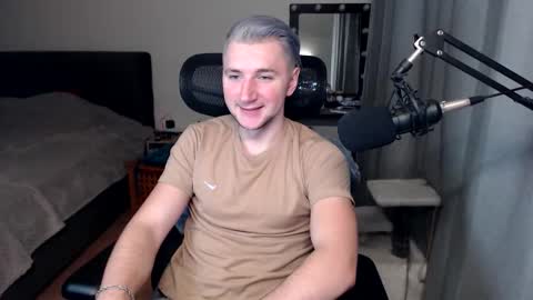 Snapshot of elvin_vaenight chatting on 11-08-25, 10:52 Elvin Vaenight online show from 11-08-25, 10:52