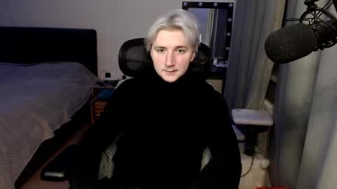 Snapshot of elvin_vaenight chatting on 11-16-25, 12:05 Elvin Vaenight online show from 11-16-25, 12:05