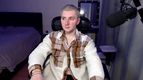 Snapshot of elvin_vaenight chatting on 11-17-25, 08:58 Elvin Vaenight online show from 11-17-25, 08:58