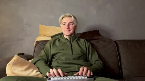 Snapshot of elvin_vaenight chatting on 11-19-25, 10:54 Elvin Vaenight online show from 11-19-25, 10:54