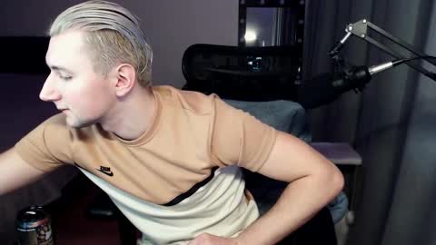 Snapshot of elvin_vaenight chatting on 11-21-25, 11:03 Elvin Vaenight online show from 11-21-25, 11:03