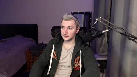 Snapshot of elvin_vaenight chatting on 11-29-25, 11:19 Elvin Vaenight online show from 11-29-25, 11:19