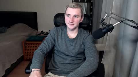 Snapshot of elvin_vaenight chatting on 12-04-25, 11:35 Elvin Vaenight online show from 12-04-25, 11:35