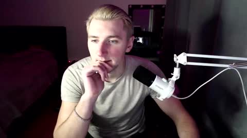 Snapshot of elvin_vaenight chatting on 01-09-26, 10:33 Elvin Vaenight online show from 01-09-26, 10:33