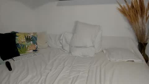 Snapshot of elymilf chatting on 03-12-26, 04:18 Elena online show from 03-12-26, 04:18