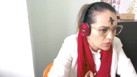 elyra_fox online show from 02-18-26, 03:41