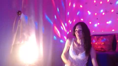 Snapshot of elysasun chatting on 10-17-25, 06:43 Elisa online show from 10-17-25, 06:43