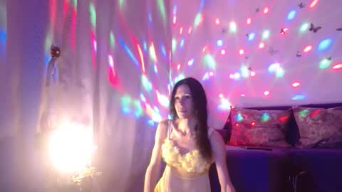 Elisa online show from 11-17-25, 06:24