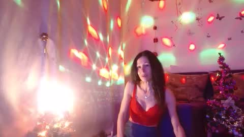 Elisa online show from 12-17-25, 08:26