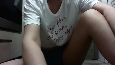 Snapshot of elyseblue chatting on 01-20-25, 05:26 elyseblue online show from 01-20-25, 05:26