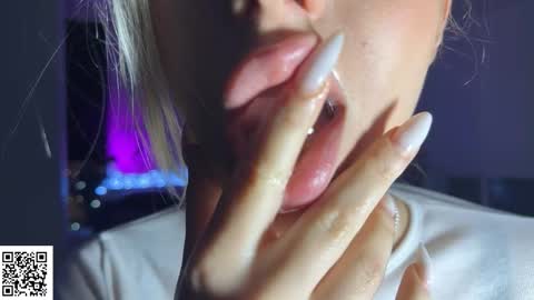 Elysia online show from 11-27-25, 11:18