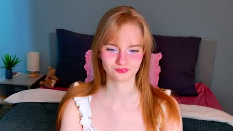 Snapshot of elza_hofffman chatting on 04-29-26, 04:00 Chloyka online show from 04-29-26, 04:00