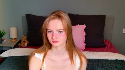 Snapshot of elza_hofffman chatting on 04-29-26, 05:30 Chloyka online show from 04-29-26, 05:30
