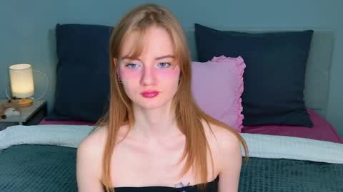 Snapshot of elza_hofffman chatting on 05-04-26, 04:25 Chloyka online show from 05-04-26, 04:25