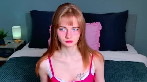Snapshot of elza_hofffman chatting on 05-25-26, 05:30 Chloyka online show from 05-25-26, 05:30