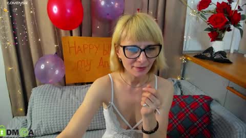 Snapshot of elzaglower chatting on 03-03-25, 05:42 Elza online show from 03-03-25, 05:42