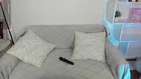 Snapshot of elzaglower chatting on 10-14-25, 02:01 Elza online show from 10-14-25, 02:01