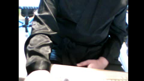 Em online show from 04-18-26, 05:39