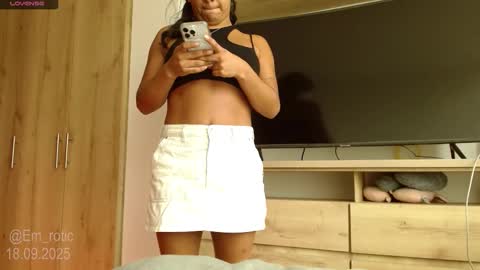 Emilia  online show from 09-18-25, 05:15